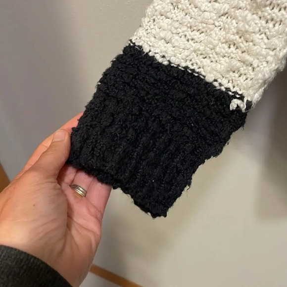 FREE People woman’s black and white sweater - Picture 11 of 11